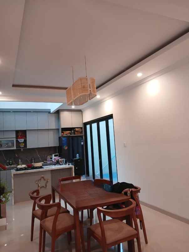 rumah semi villa 4 kamar tidur di sanur bali