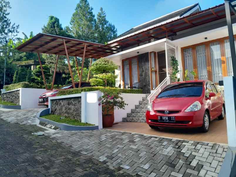 rumah serra valley ciwaruga hook pohon pinus view