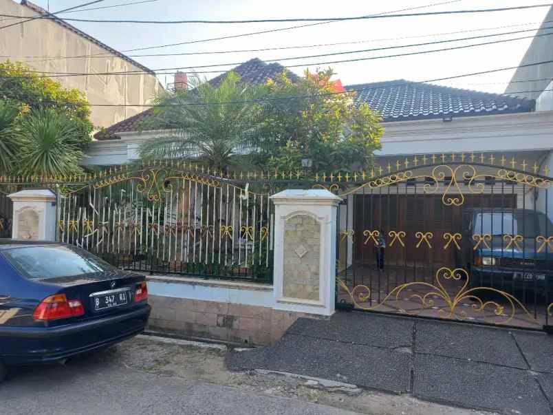 rumah siap huni dalam komplek 1 km ke rs duren sawit