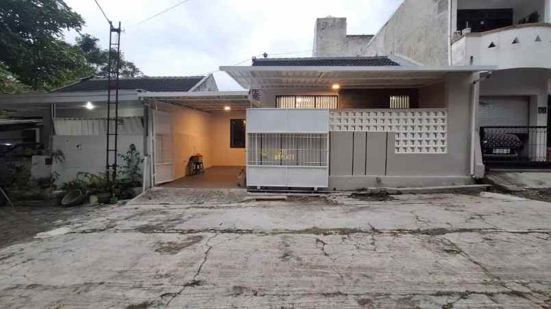 rumah siap huni dalam perumahan di dekat condong catur