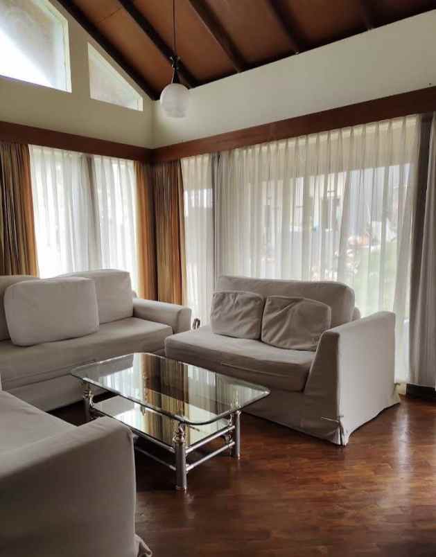 rumah singgasana pradana moh toha