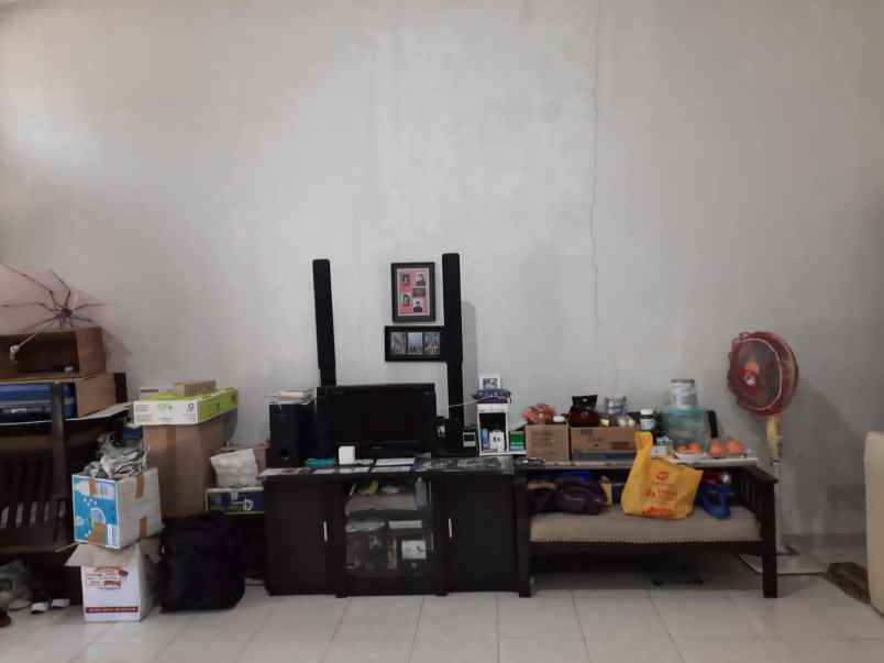 rumah strategis dekat kuliner dan kampus di suhat