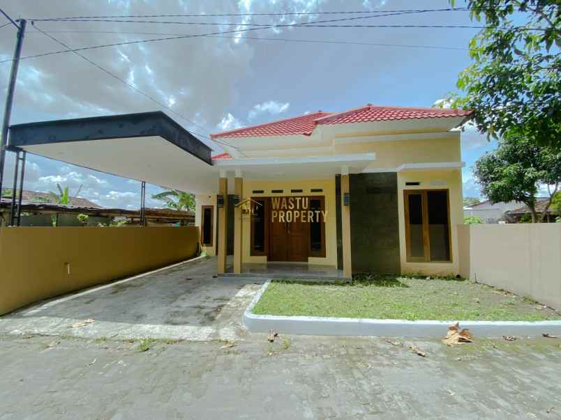 rumah tanah 135 m2 9 menit ke kampus upn jogja