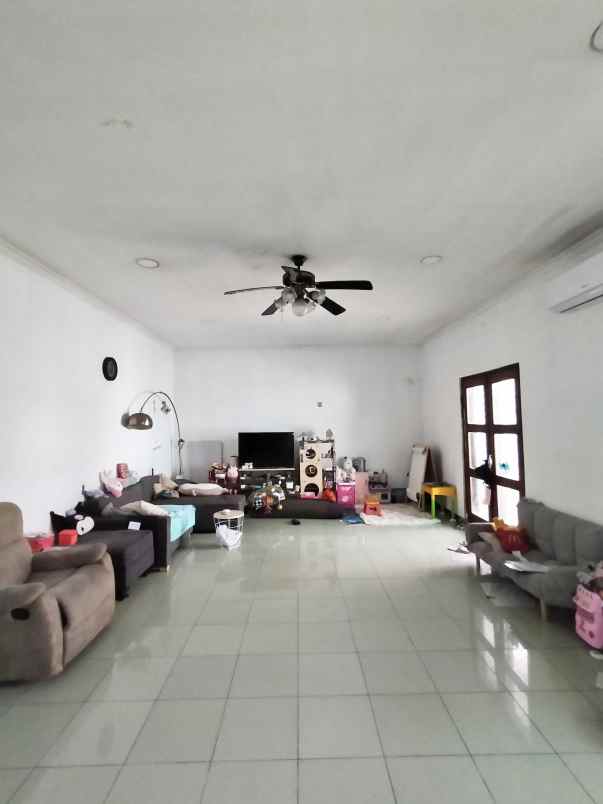 rumah tinggal masih bagus dengan private swimming pool