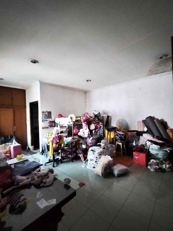 rumah tinggal masih bagus dengan private swimming pool