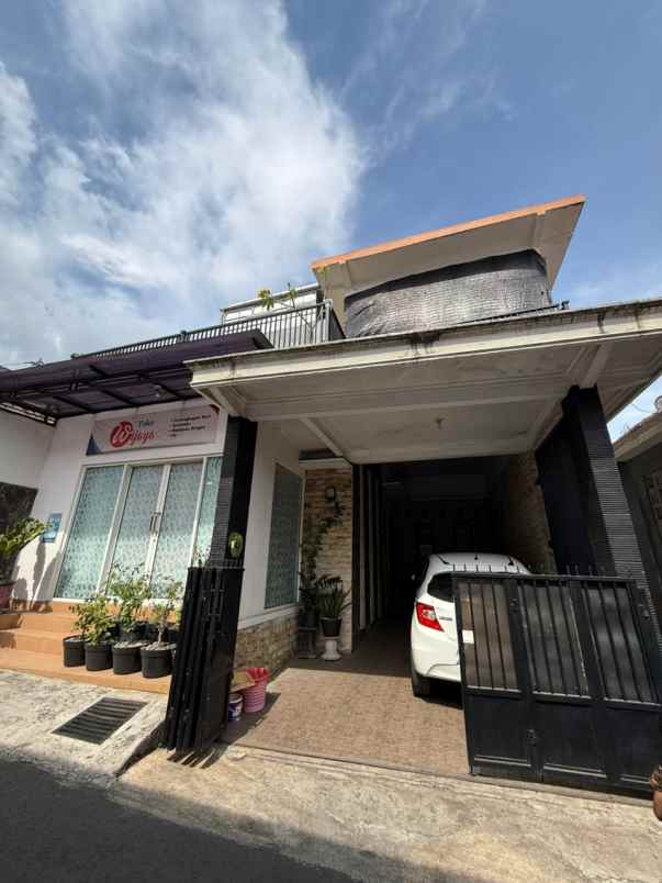 rumah villa modern lokasi di batu malang