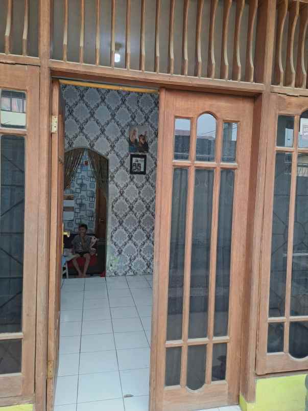 super murah rumah dan kios di kemiri muka beji depok