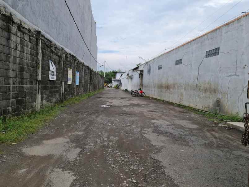 tanah gudang bonus rumah lebar depan 18m siap ajb