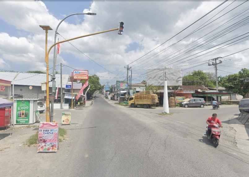 tanah hook tepi aspal di kasihan dekat kampus umy