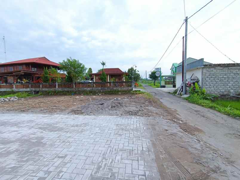 tanah jogja dekat resto eskala dan tip tap toe palagan