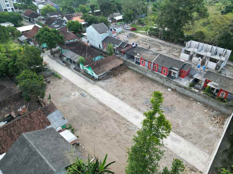 tanah kavling strategis timur pasar stan maguwoharjo