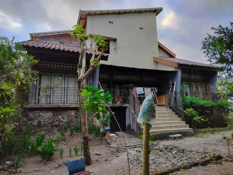 tanah luas cafe dan rumah dijual di jakal dekat uii