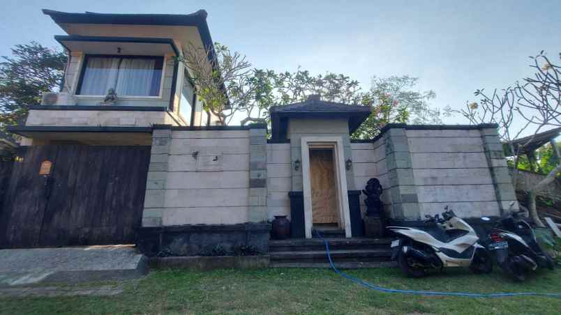 2 bedroom villa for rent close sidewalk jimbaran bali