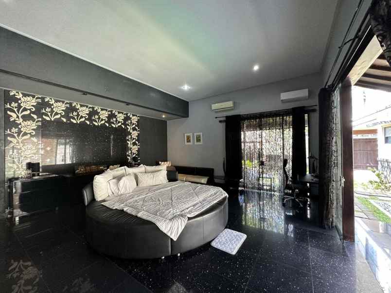 2 bedroom villa for rent close sidewalk jimbaran bali