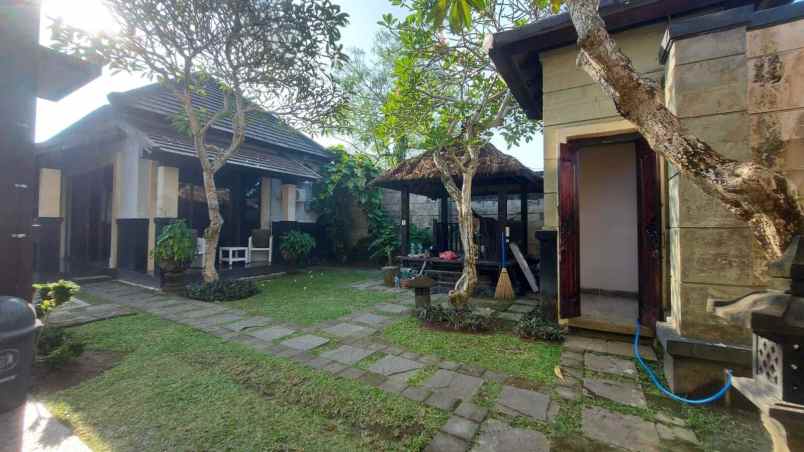 2 bedroom villa for rent close sidewalk jimbaran bali