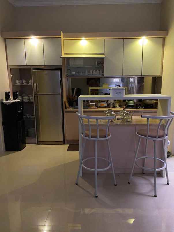 beli rumah bonus kost kostan 8 kamar di arcamanik