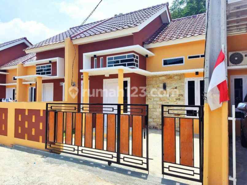 dijual cepat rumah cantik strategis di sawangan cash