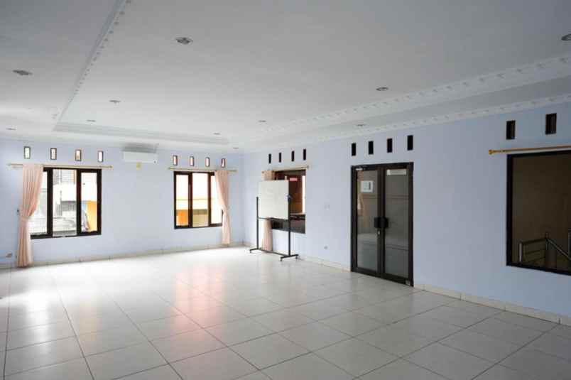 dijual hotel jl kaliurang hargobinangun