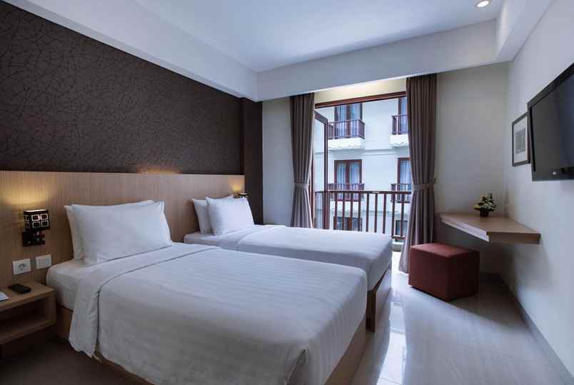 dijual hotel jl sunset road seminyak