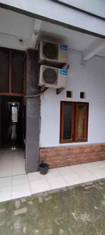 dijual kost 27 kamar lokasi di komplek ciputat