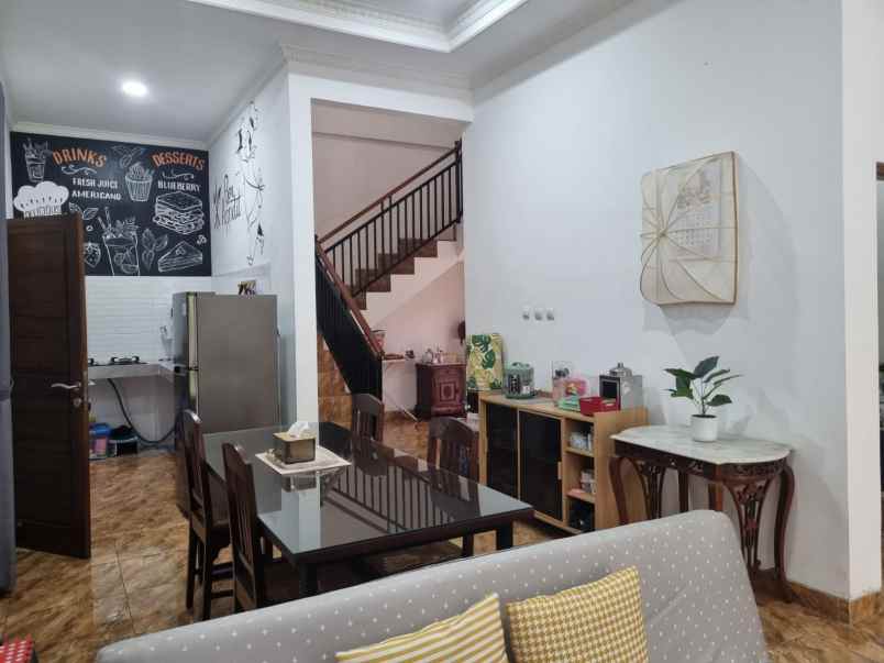 dijual kost caturtunggal kec depok