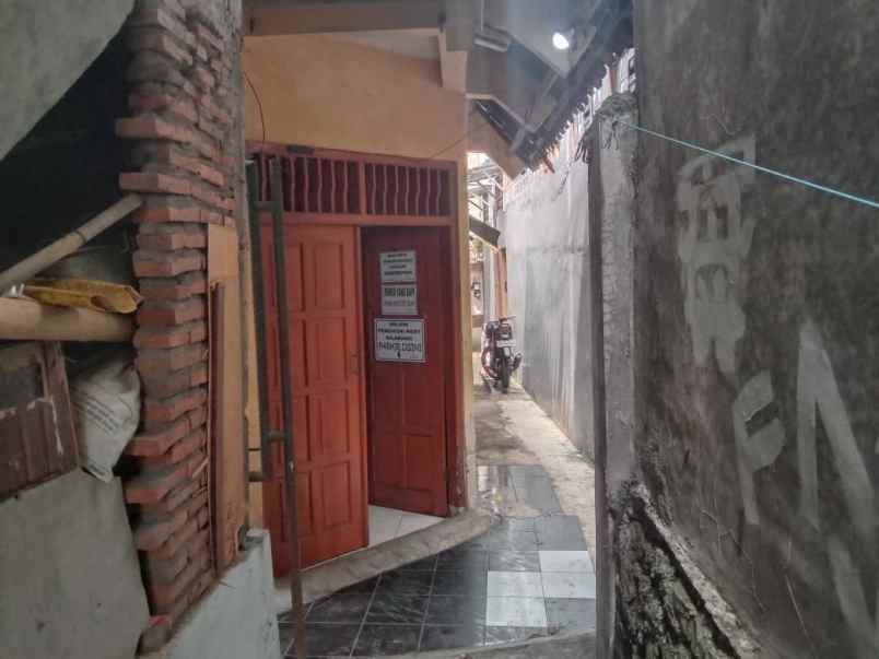 dijual kost full penghuni di ngesrep timur