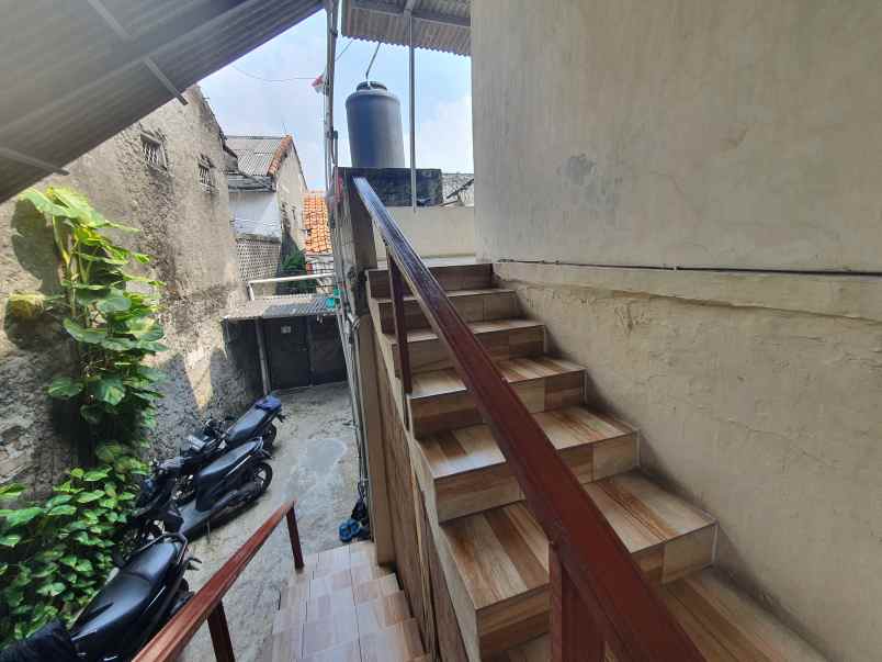 dijual kost jl kalimongso jurang mangu