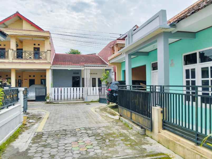 dijual rumah 2 km utara pakuwon mall