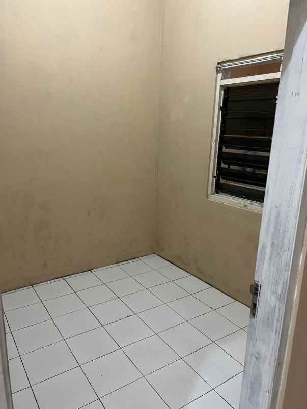 dijual rumah 2 km utara pakuwon mall