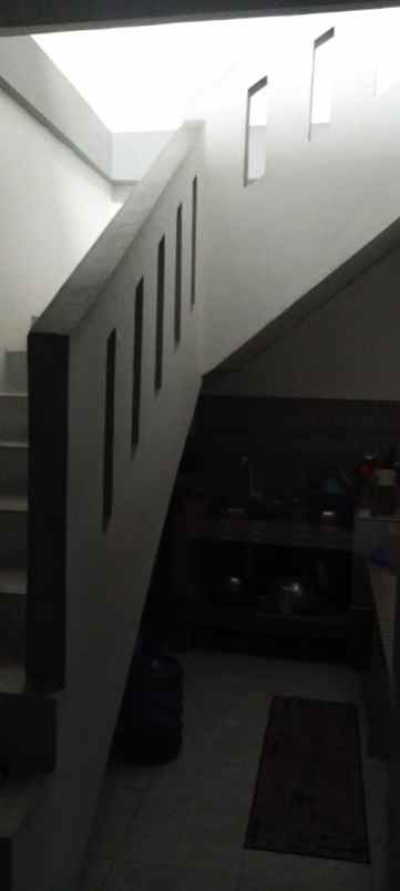 dijual rumah 2 lantai