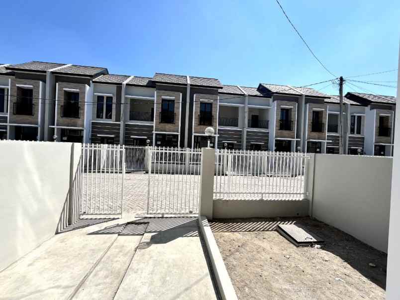 dijual rumah alana tambak oso