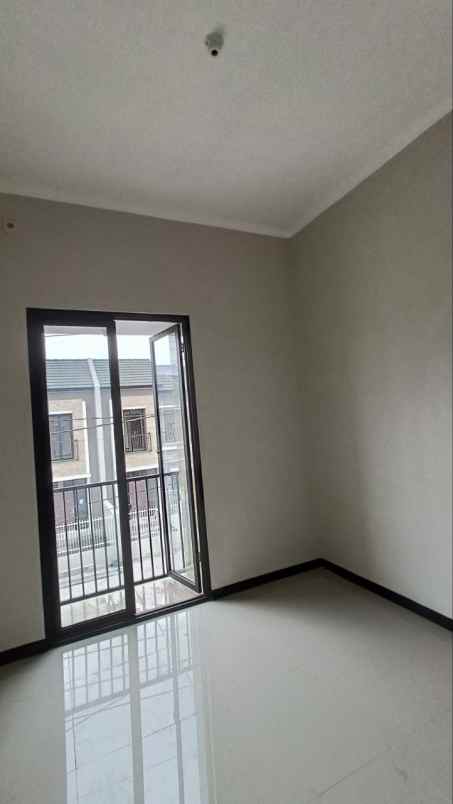 dijual rumah alana tambak oso