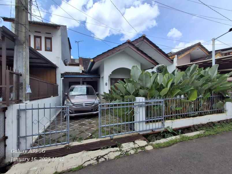 dijual rumah antapani
