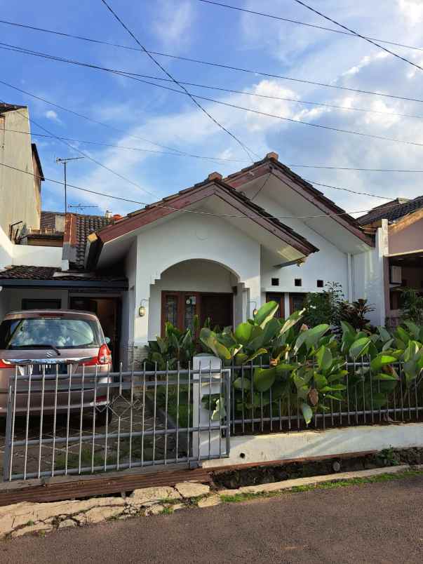 dijual rumah antapani