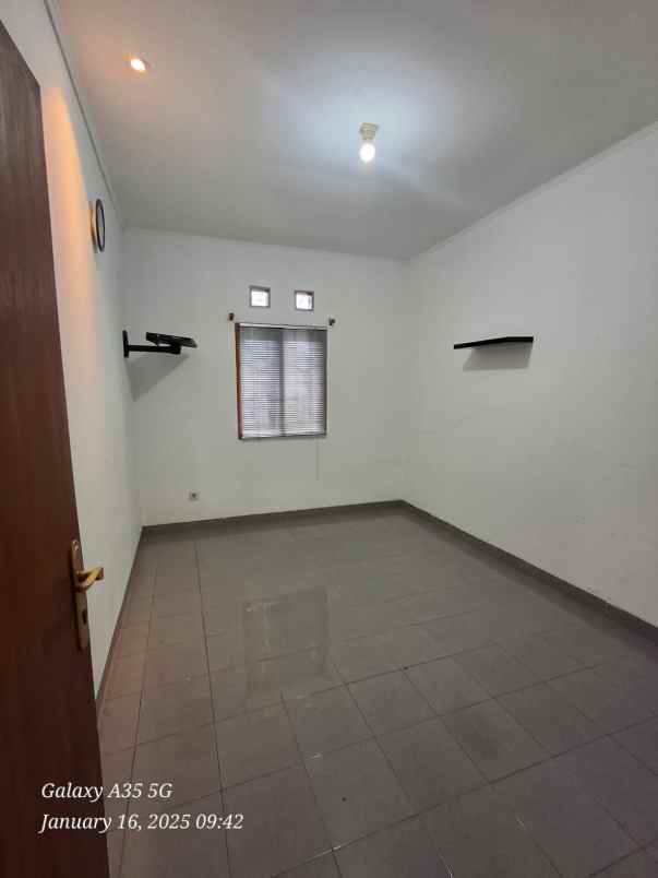 dijual rumah antapani