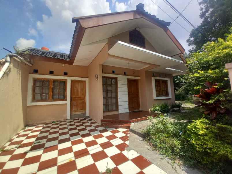 dijual rumah arcamanik