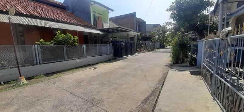 dijual rumah arcamanik endah