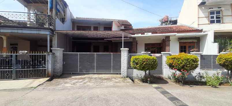 dijual rumah arcamanik endah