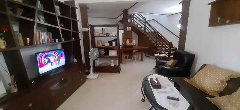 dijual rumah arcamanik endah