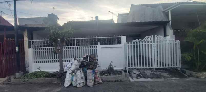 dijual rumah babatan pantai timur