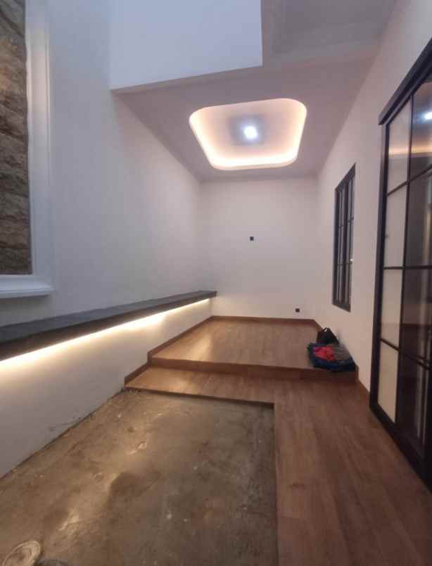 dijual rumah baru bangun