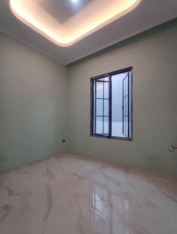 dijual rumah baru bangun