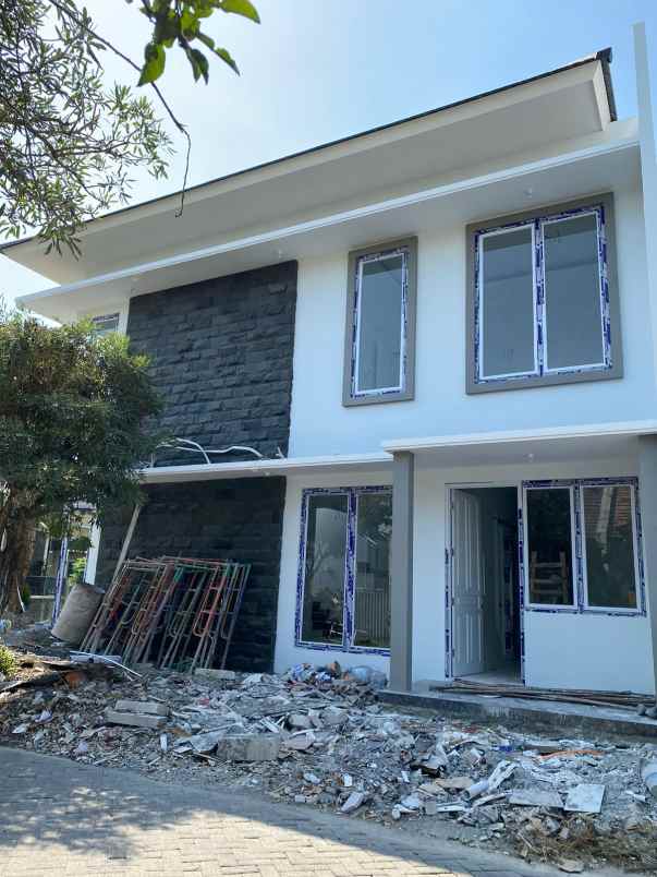 dijual rumah baru gress citraland utara surabaya