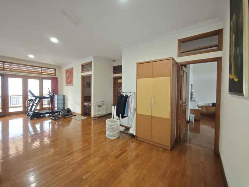 dijual rumah besar dan mewah di mekarwangi