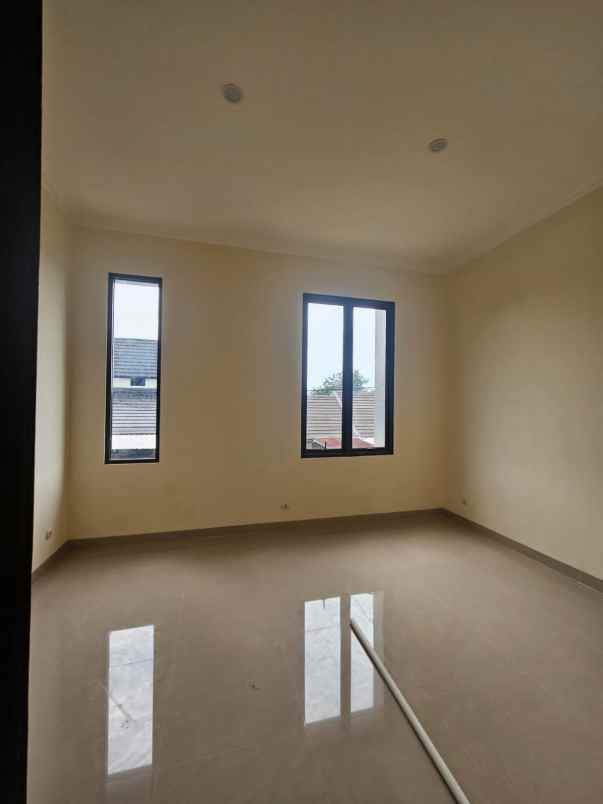 dijual rumah bintang metropole