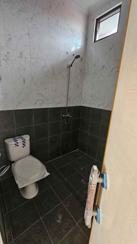 dijual rumah bintang metropole