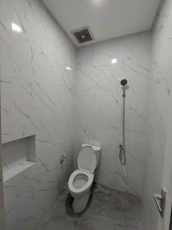 dijual rumah buana gardenia cipondoh