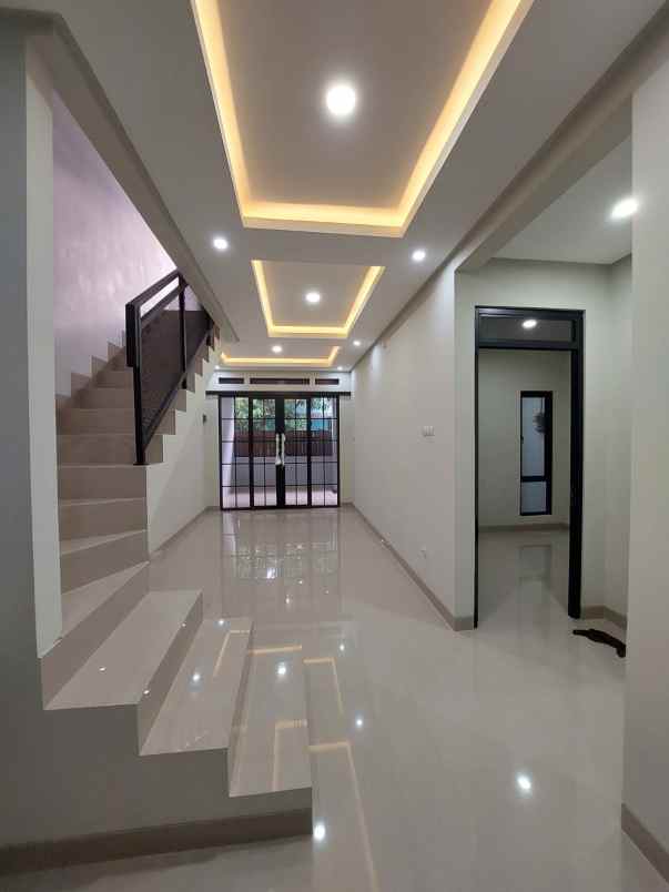 dijual rumah buana gardenia cipondoh