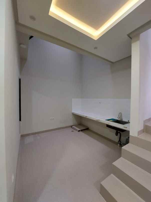 dijual rumah buana gardenia cipondoh