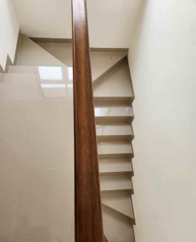 dijual rumah buana gardenia cipondoh